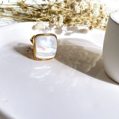 حلقه سنگ صدف سفید استیل طلایی