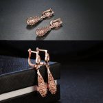 گوشواره آویزدار گل مشبک آبکاری رودیوم نقره ای/رزگلد