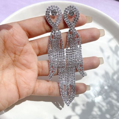 گوشواره آویزدار بلند جواهری نقره ای