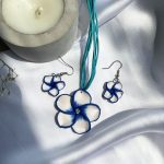 ست گردنبند گوشواره گل صورتی/قرمز/آبی