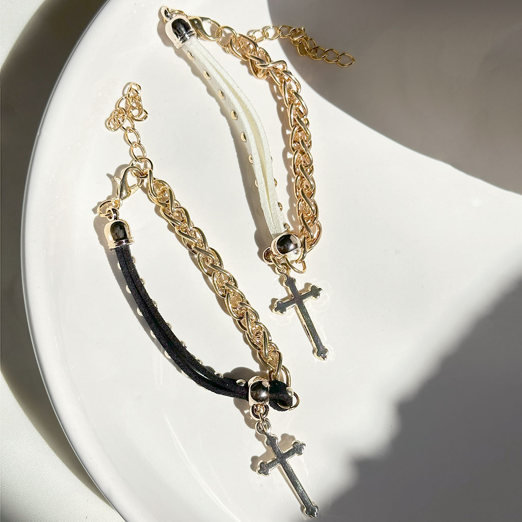 دستبند آویز صلیب چرم سفید/مشکی