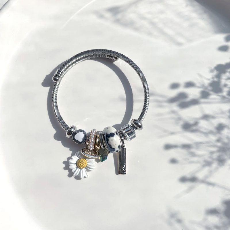دستبند پاندورا گل بابونه سفید/صورتی قابل تنظیم