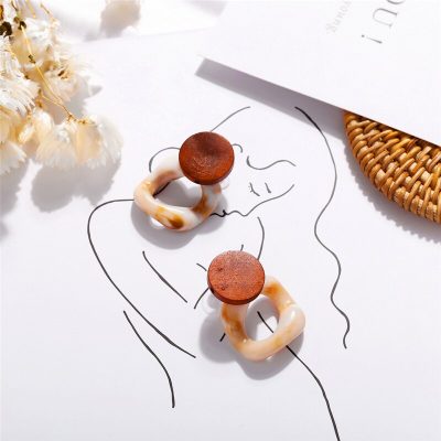 گوشواره مینیمال چوبی هندسی