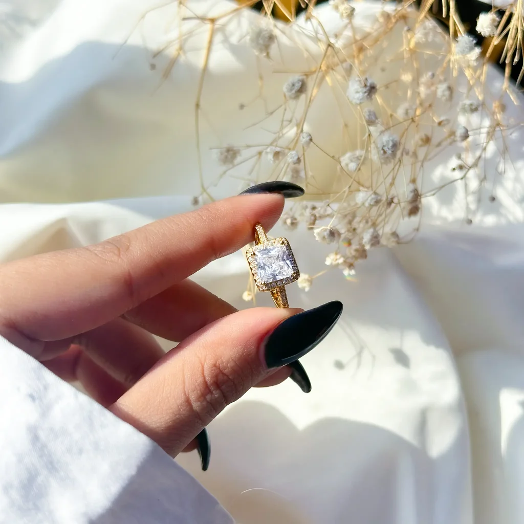 انگشتر سولیتر جواهری قابل تنظیم