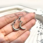 گوشوراه آویزدار ماه نقره ای