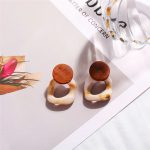 گوشواره مینیمال چوبی هندسی