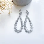 گوشواره آویزدار گل جواهری آبکاری رودیوم