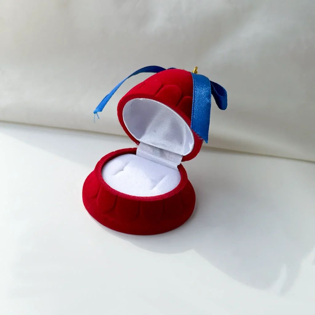 جعبه انگشتری زنگوله جیر قرمز