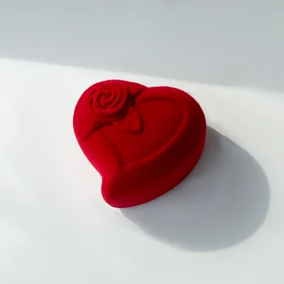 جعبه قلب و رز قرمز انگشتر جواهری