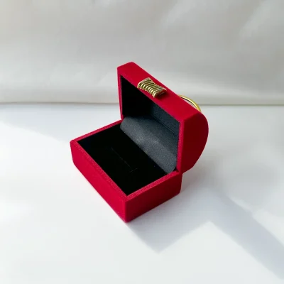 جعبه صندوقچه انگشتری جواهر جیر قرمز