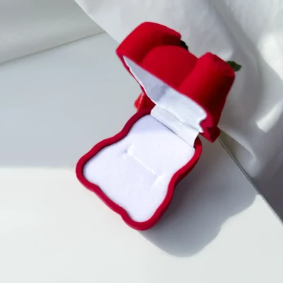 جعبه تدی قرمز جیر انگشتری جواهری خاص