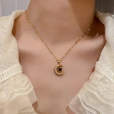 گردنبند ماه دوست دارم به 100 زبان طلایی/ نقره ای