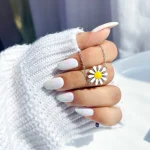 دستبند بابونه مینیمال نقره