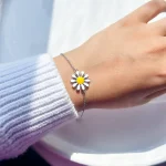 دستبند بابونه مینیمال نقره