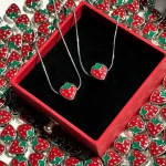 گردنبند توت فرنگی مینیمال استیل