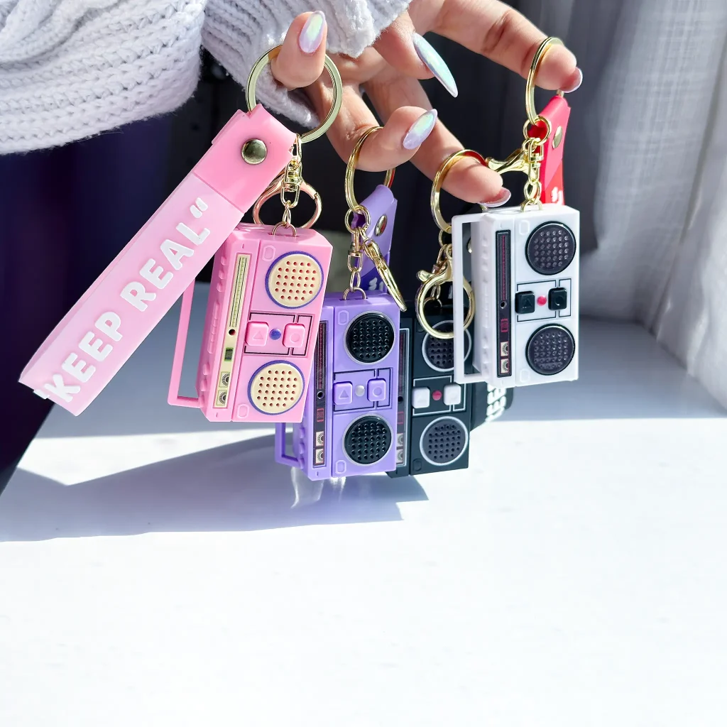 جاسوئیچی ضبط صورت نوستالژیک صورتی جاسوئیچی ضبط صورت نوستالژیک بنفش جاسوئیچی ضبط صورت پیام مخفی مشکی جاسوئیچی ضبط صورت پیام مخفی بلندگو دار طوسی