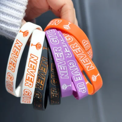 دستبند Never Give Up سیلیکونی دستبند Never Give Up سیلیکونی سفید دستبند Never Give Up مشکی دستبند Never Give Up بنفش دستبند Never Give Up نارنجی
