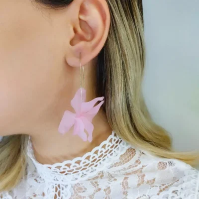 گوشواره آویزدار گل رزین گوشواره آویزدار گل صورتی گوشواره مینیمال گل سرمه ای گوشواره بلند گل فیروزه ای گوشواره گل سفید مینیمال بلند