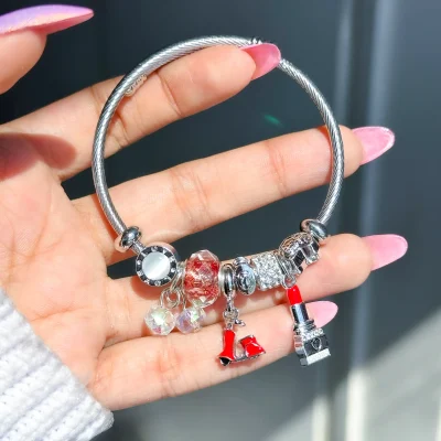 النگو پاندورا وسپا رژ لب قلب