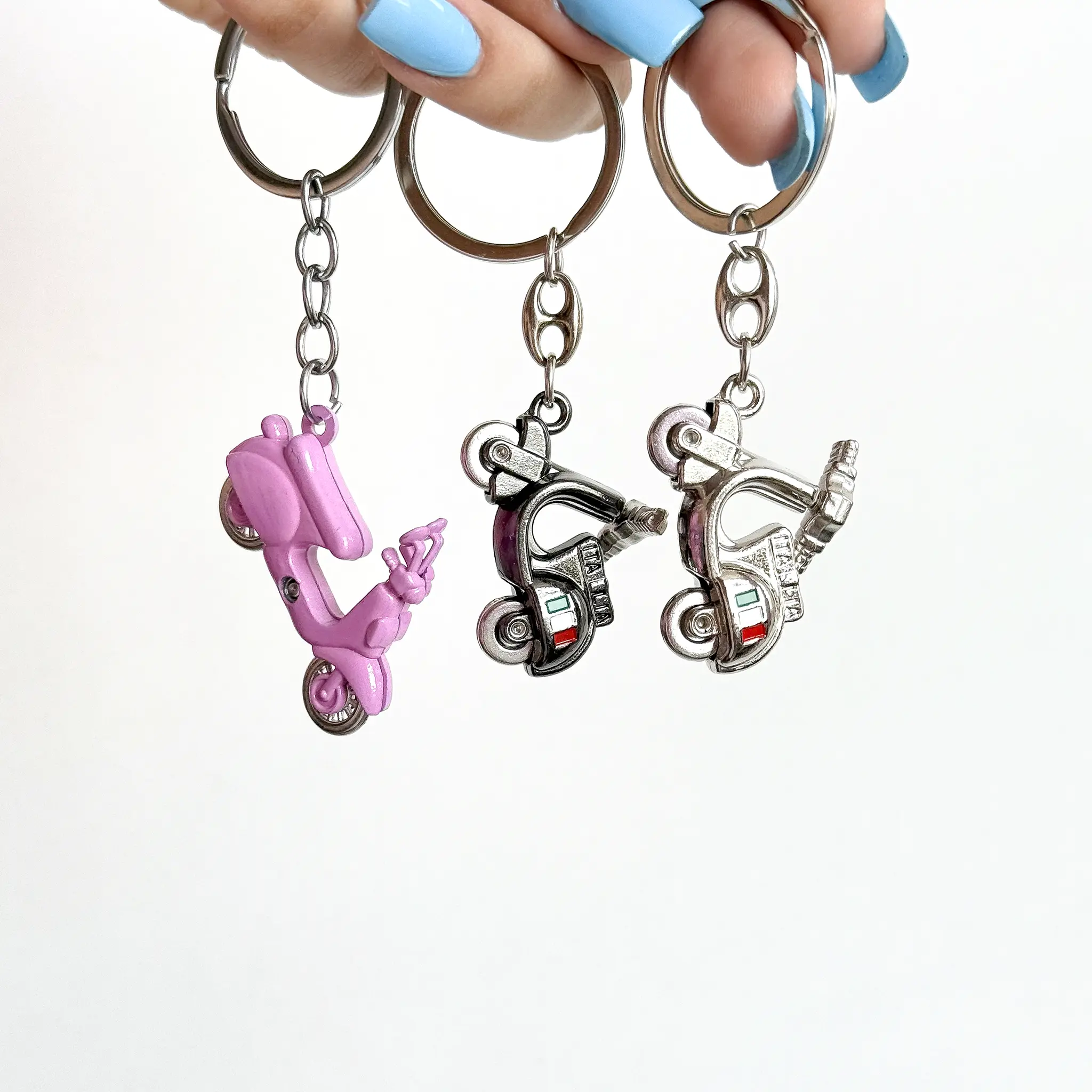 IMG_0735 جاسوییچی موتور وسپا فلزی نقره ای مشکی صورتی جاسوئیچی