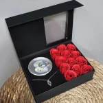 پک گل گردنبند‌ مروارید عشق شانسی رنگ مرواردید داخل صدف ها کاملا شانسی می باشد هر رنگ بر اساس کاتالوگ روی بسته معنی خاص خودش را دارد