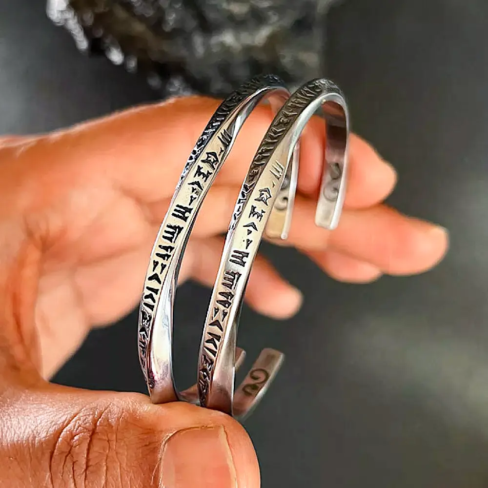 دستبند-استیل-طرح-میخی-2v2 دستبند طرح میخی استیل مات و براق