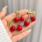 گوشواره آلبالو آویزدار طلایی