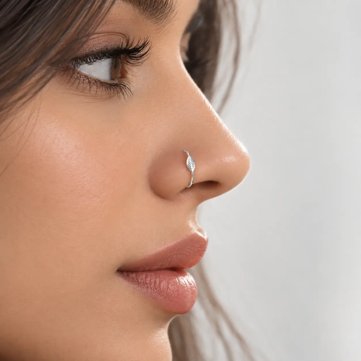 پیرسینگ بینی برگ مینیمال نقره پیرسینگ بینی برگ مینیمال نقره